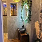 La 2 Jaccuzzi Et Sauna Privatif Romantiskt hotell Grenoble
