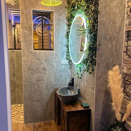 La 2 Jaccuzzi Et Sauna Privatif Love hotel Grenoble