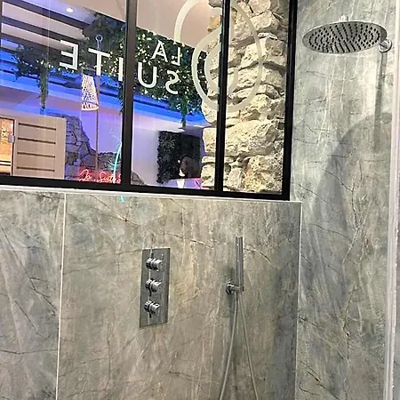 بيت الحب La 2 Jaccuzzi Et Sauna Privatif غرونوبل